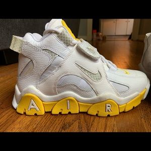 Women’s Nike Air Barrage Mid